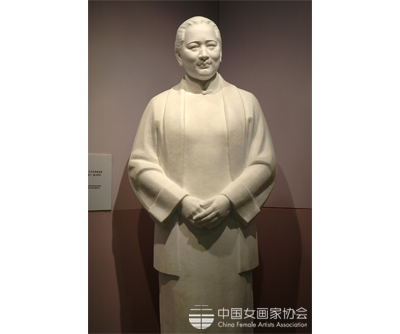 宋庆龄材貭汉白玉高170公分創作年代2009年